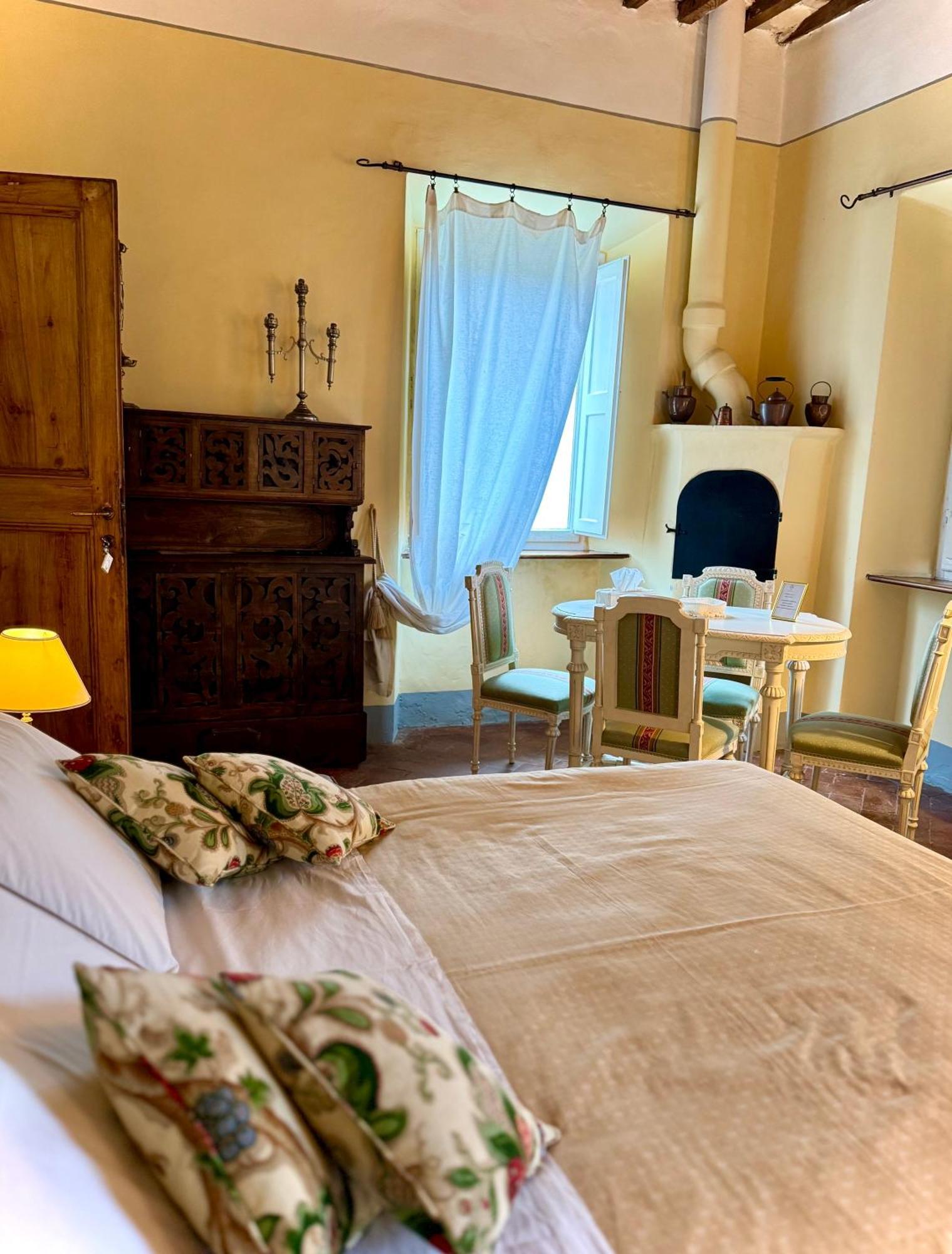 La Dogana Di Charme - Historic With A Beautiful Garden Frühstückspension