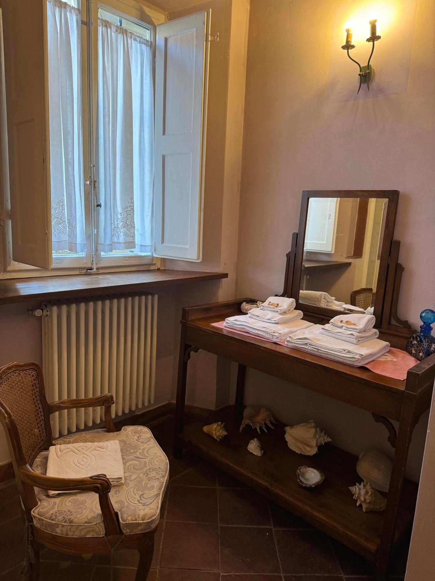 Bed & Breakfast La Dogana Di Charme - Historic With A Beautiful Garden - Private Parking Lucca