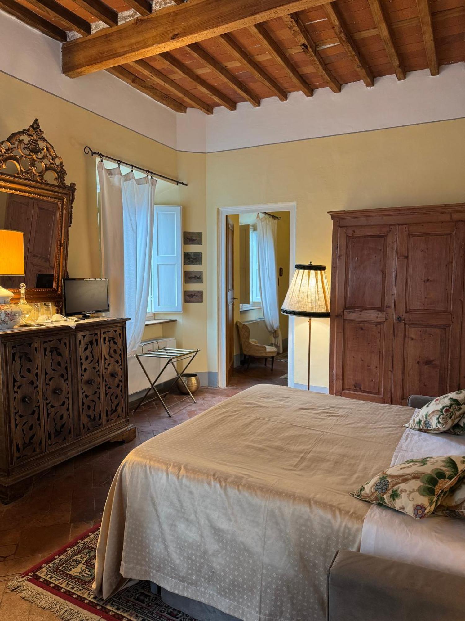 Frühstückspension La Dogana Di Charme - Historic With A Beautiful Garden 2*