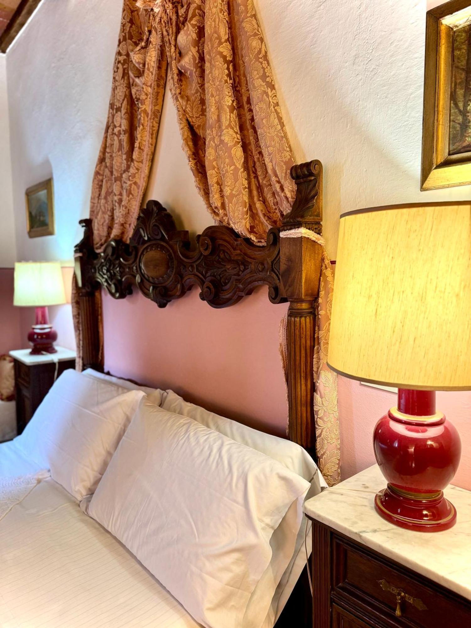 La Dogana Di Charme - Historic With A Beautiful Garden Frühstückspension 2*