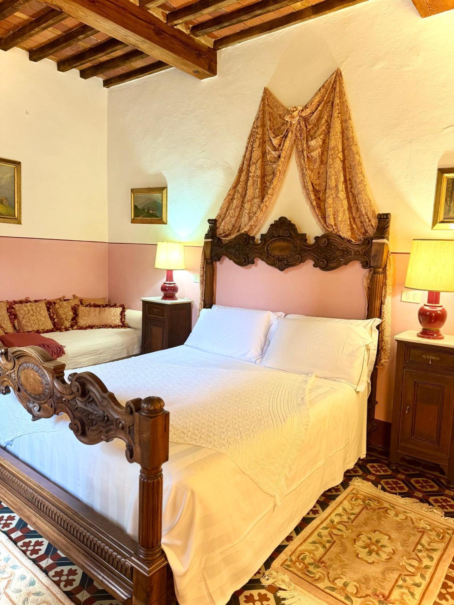 La Dogana Di Charme - Historic With A Beautiful Garden Frühstückspension