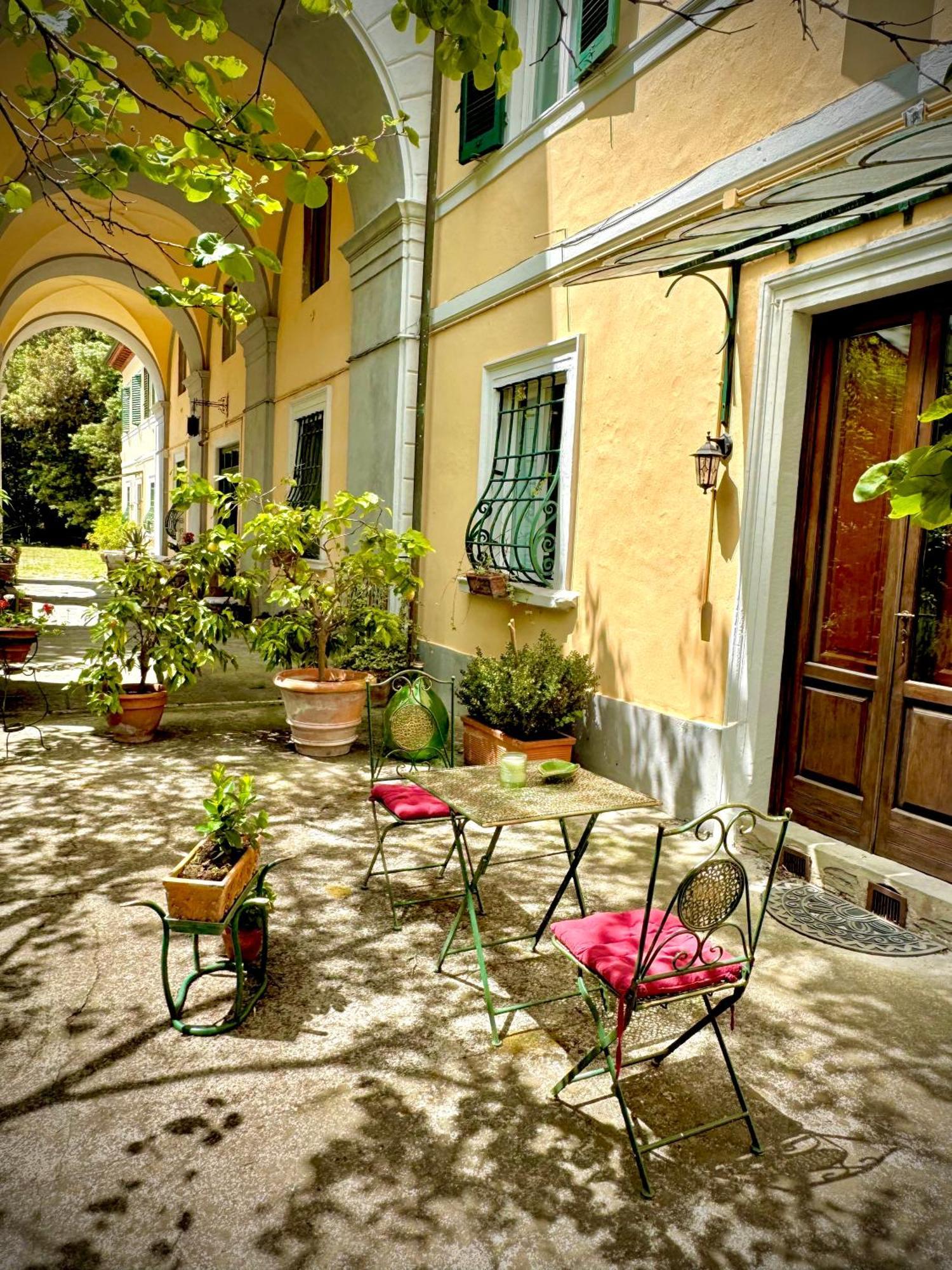 La Dogana Di Charme - Historic With A Beautiful Garden Frühstückspension Lucca