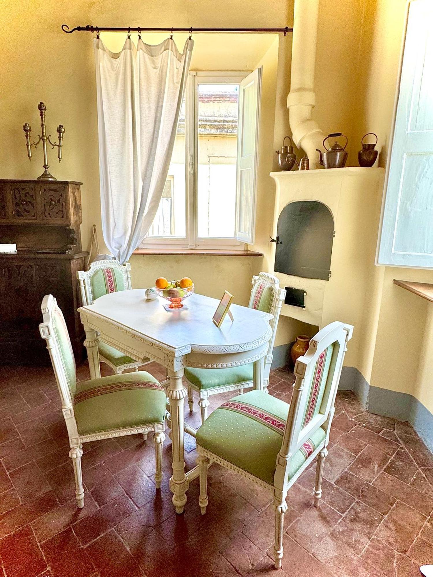 La Dogana Di Charme - Historic With A Beautiful Garden Frühstückspension
