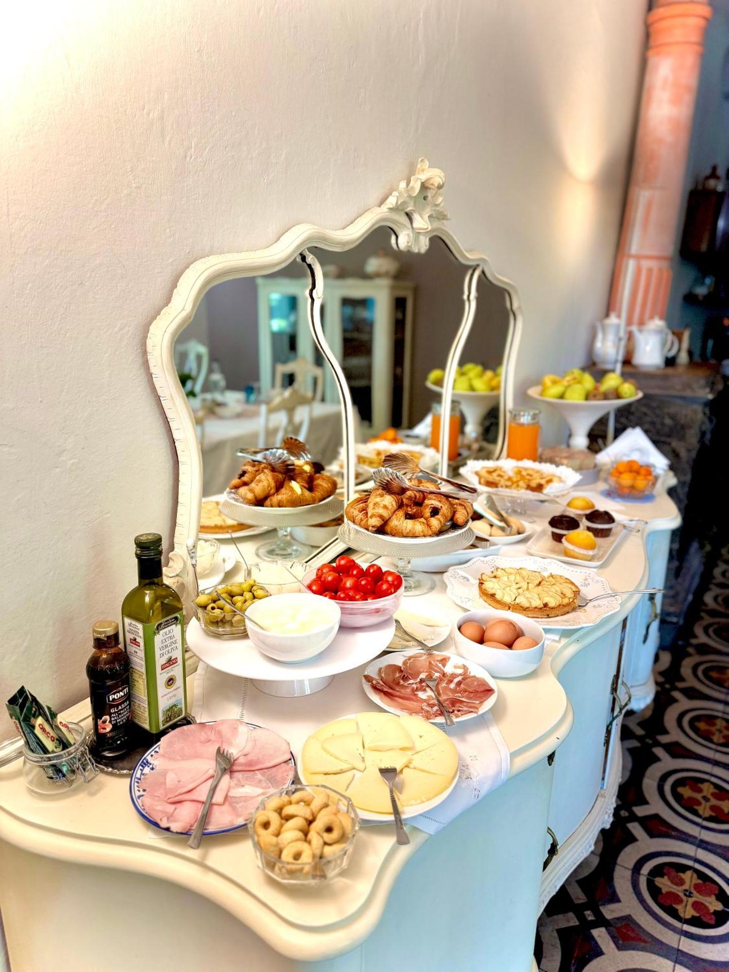 Frühstückspension La Dogana Di Charme - Historic With A Beautiful Garden 2*