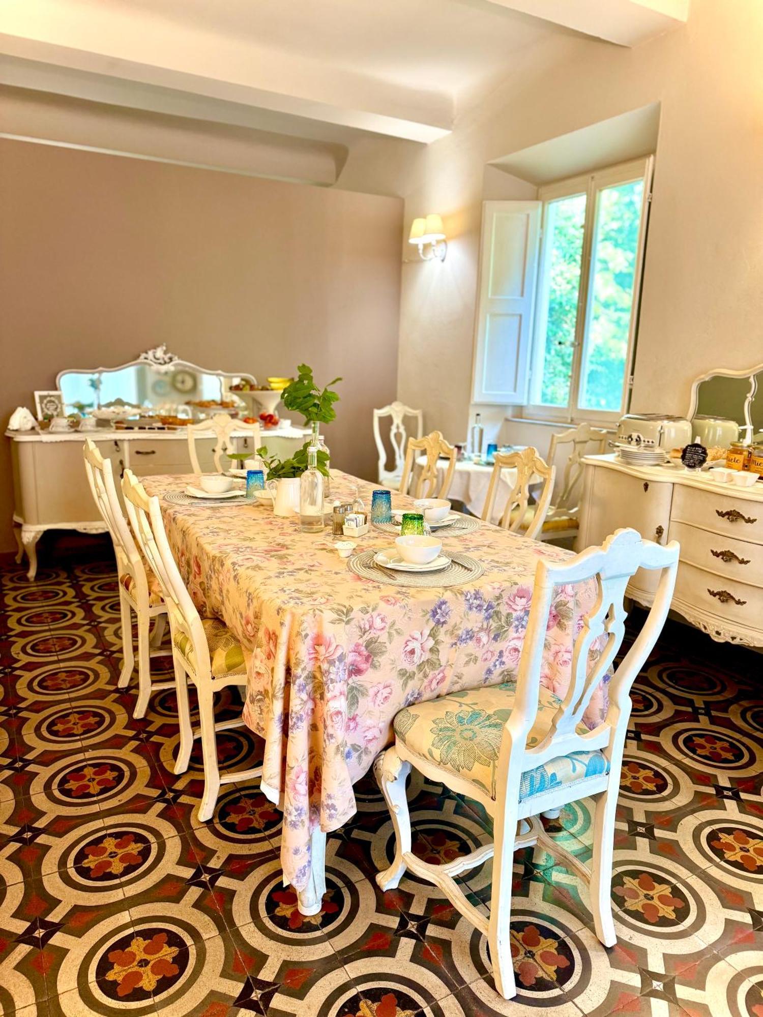 Bed & Breakfast La Dogana Di Charme - Historic With A Beautiful Garden - Private Parking 2*