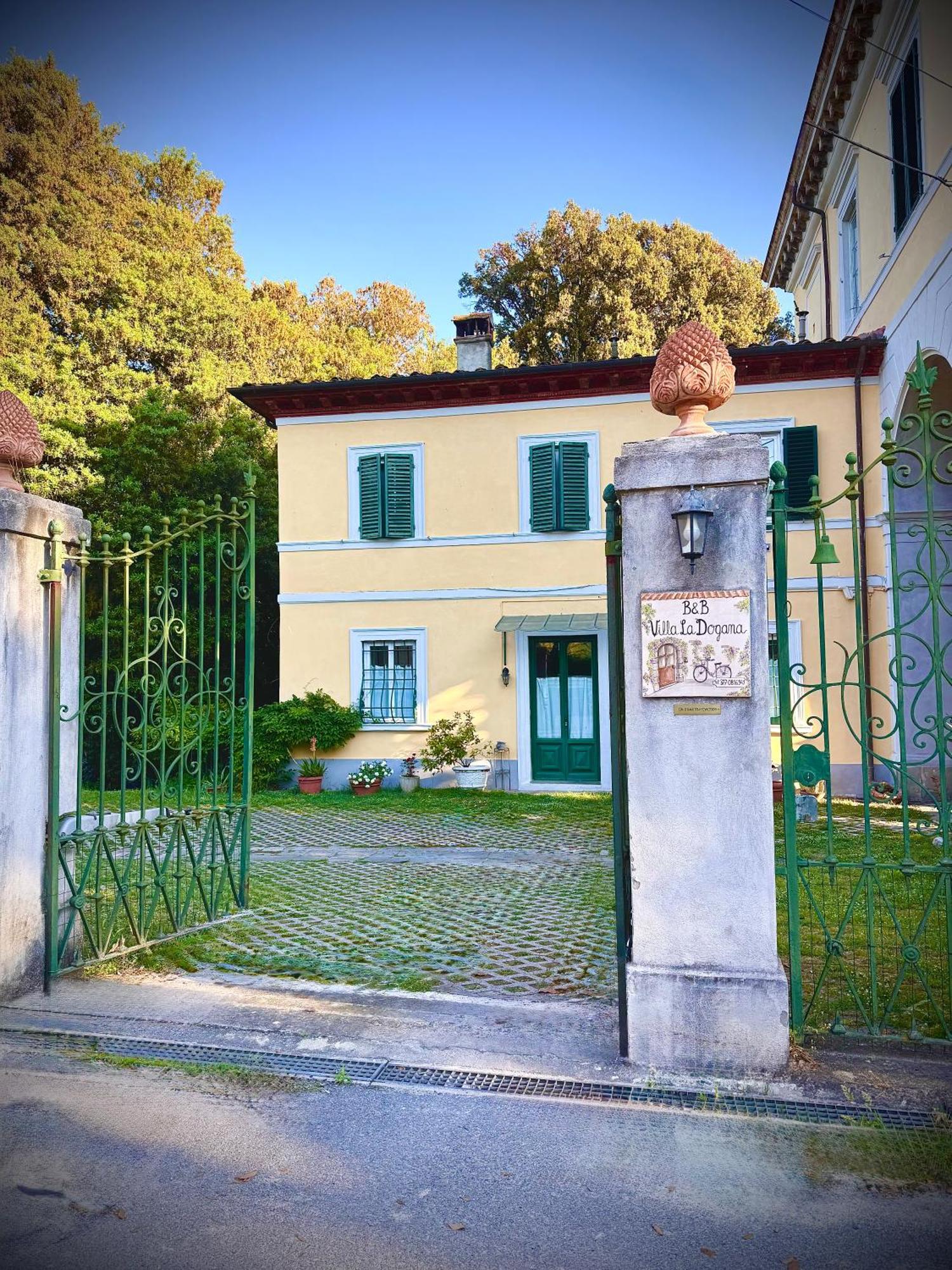 La Dogana Di Charme - Historic With A Beautiful Garden - Private Parking 2* Lucca