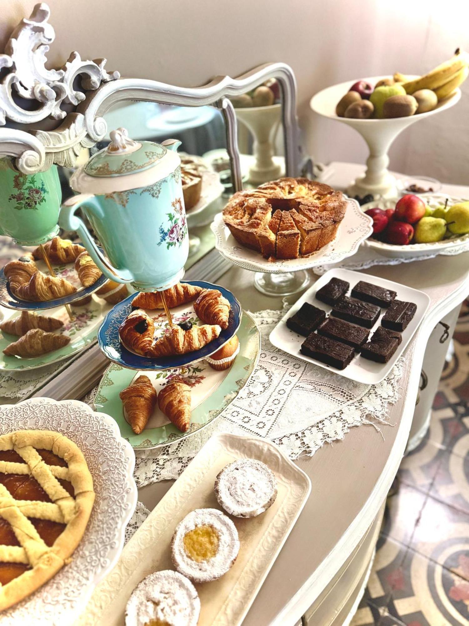 Bed & Breakfast La Dogana Di Charme - Historic With A Beautiful Garden - Private Parking Lucca